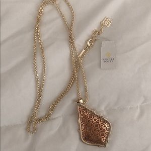 Kendra Scott necklace